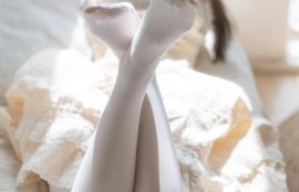 1. "最新悬疑剧《潜伏者》受热议"
2. "电影《消失的她》悬疑引发讨论"
3. "热播剧《无证之罪》再掀悬疑热潮"
4. "《目击者》：悬疑剧情引人入胜"
5. "经典悬疑片重映，观众热议"