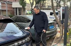 海角社区: 新能源汽车市场热度持续攀升