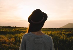 1. "未来科技与人类命运：新科幻大片解析"
2. "跌宕起伏的故事：探秘最新科幻影片"
3. "虚拟现实与真实世界：当代科幻电影方向"
4. "超越时空：2023年必看科幻电影推荐"
5. "科技幻想与社会现实：热门科幻影片一览"