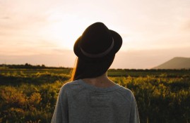 《热血同行》：热议背后的真实故事揭秘