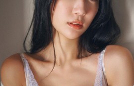 1. 《最近热播电影推荐与评析》
2. 《2023年热门电视剧盘点》
3. 《今年必看的影视剧排行》
4. 《影视热潮：新片上映指南》
5. 《近期热门影评与讨论》