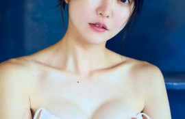 1. "谍战片新作：揭秘间谍的真实生活"
2. "近期热播谍战片推荐：悬疑与智谋"
3. "影迷必看：引爆话题的谍战剧"
4. "谍战片盛行，影视圈的新风潮"
5. "探秘谍战片：阴谋与反转的精彩时刻"